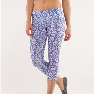 🌺Lululemon Wunder Under Crop
Twiggy Print Purple